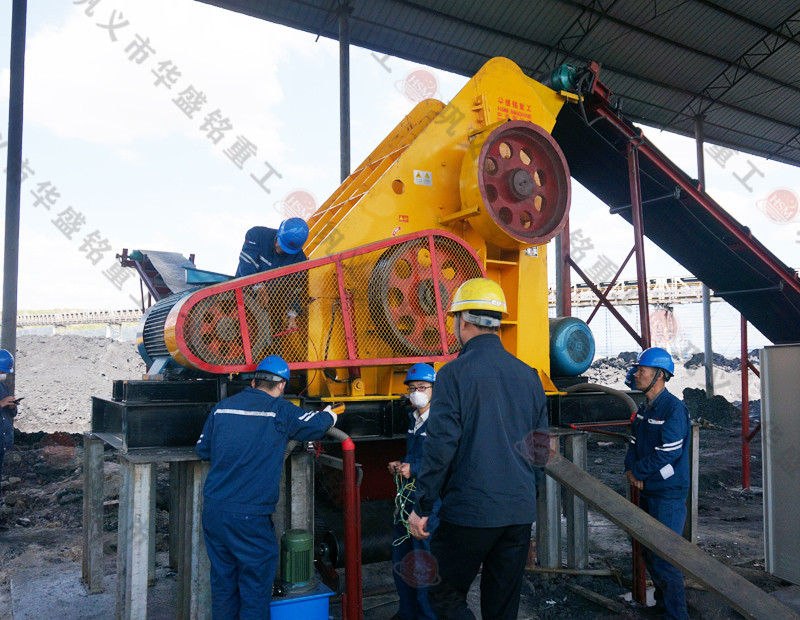 磚廠雙級(jí)無篩底粉碎機(jī)